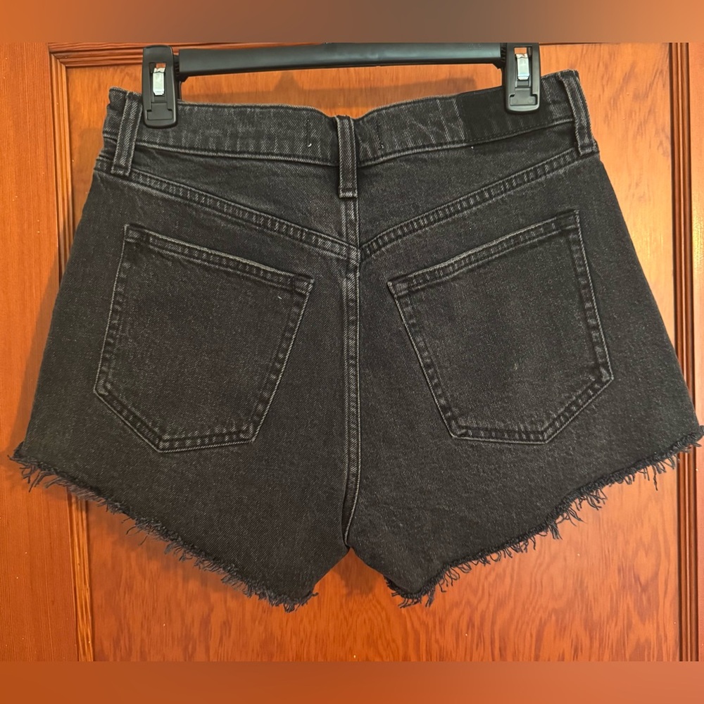 Abercrombie & Fitch Black 90s high rise raw hem jean shorts - Picture 3 of 8